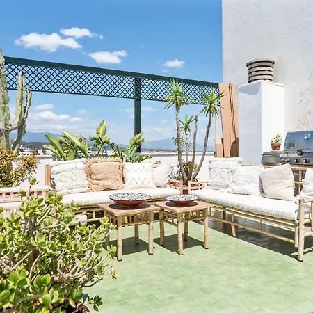Penthouse Seaview Ref #103 *