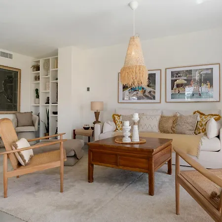 Penthouse Seaview Ref #103 *